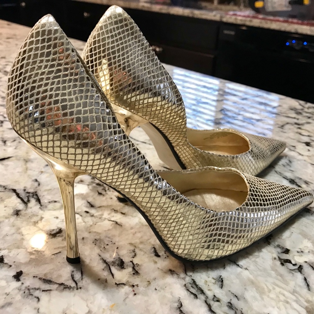 Guess by Marciano Carrie Pumps